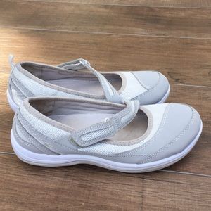 Easy Street Jules 5.5 slip on sneakers